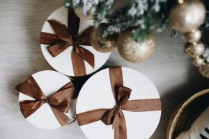 6 B2B Marketing & Sales Tips to Close More Deals During the Holiday Season