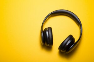 22 Best B2B Sales Podcasts for 2022