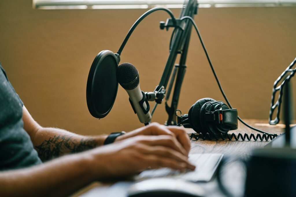 20 Best Business Podcasts to Listen to